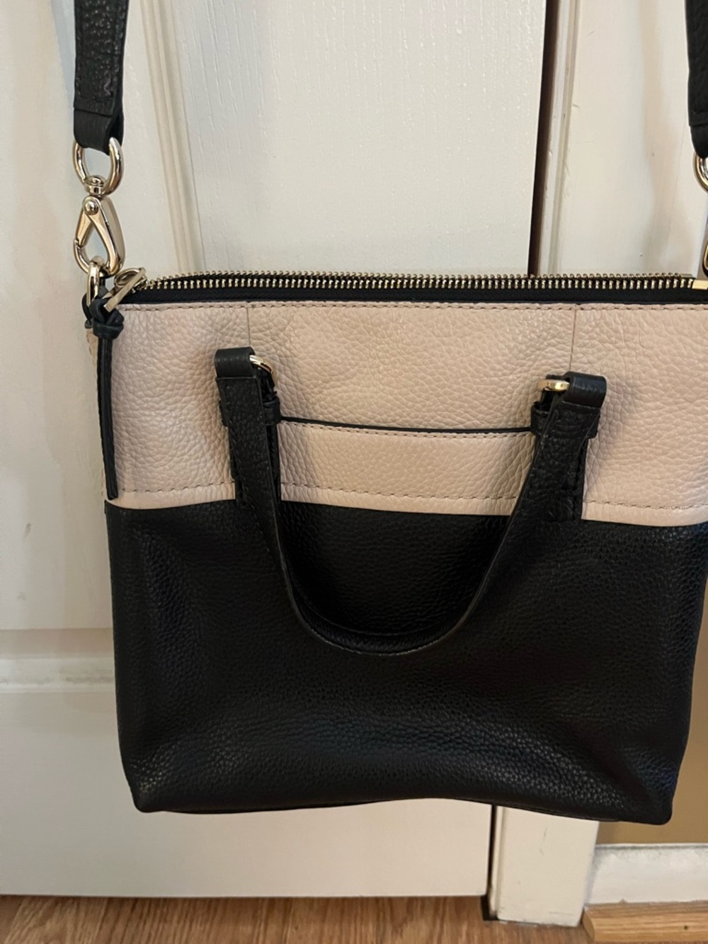 kate spade Two-Tone Black and Cream Crossbody Bag - Picture 4 of 10